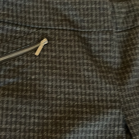 Flattering and fun black patterned zipper flat front slacks - Picture 3 of 13